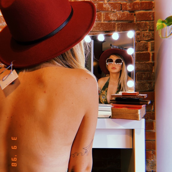 Emile’ Loree :: She/Her - Picture 1 of 4